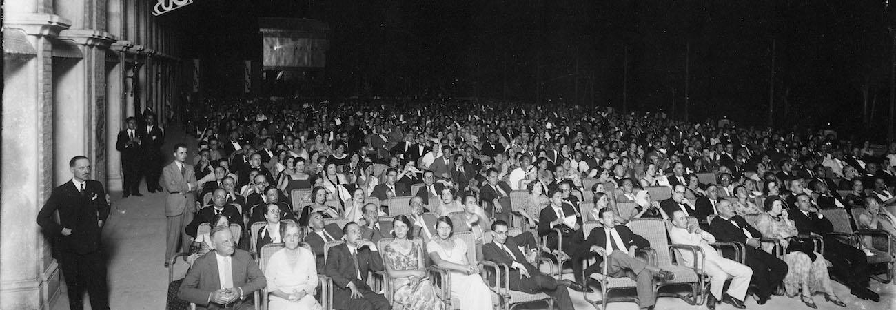 Publika na jednom od ranih izdanja Venecijanskog filmskog festivala